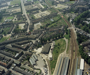85377 Luchtfoto van een gedeelte van Oudwijk (voorgrond) en Abstede (achtergrond) te Utrecht, uit het noorden. Rechts ...